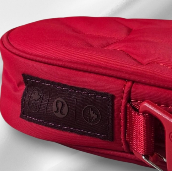 Lululemon Crossbody Bag, Belt Bag, Everwhere Bag, Legacy Team Canada 2022 - Picture 7 of 11